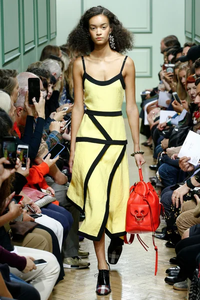 Look 16